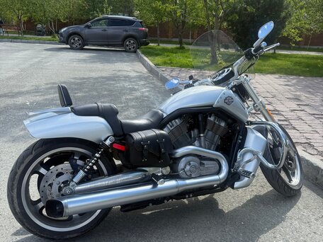 2009 Harley-Davidson V-Rod Muscle, серебристый, 1300000 рублей, вид 2
