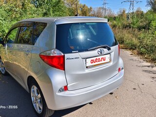 2011 Toyota Ractis II, серебристый, 720000 рублей, вид 4