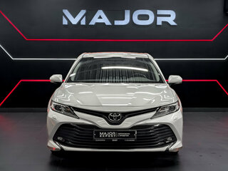2019 Toyota Camry VIII (XV70), белый, 2555000 рублей, вид 2