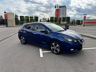 2018 Nissan Leaf II (ZE1), синий, 1699000 рублей, вид 4