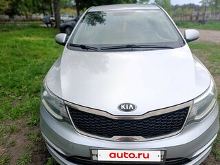 2017 Kia Rio III Рестайлинг, серебристый, 985000 рублей, вид 4