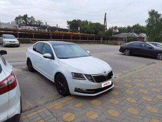 2018 Skoda Octavia III (A7) Рестайлинг, белый, 1500000 рублей, вид 2