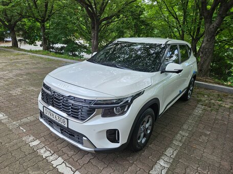 2023 Kia Seltos I Рестайлинг, белый, 2130000 рублей, вид 1