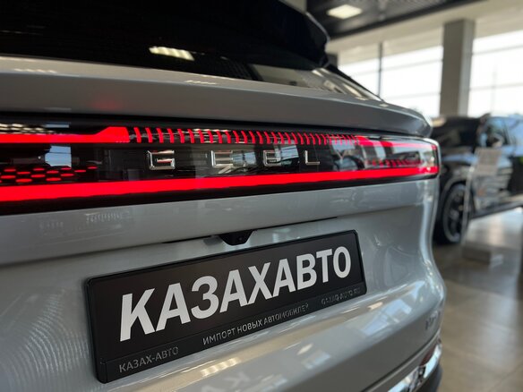 2026 Geely Galaxy M7, серебристый - вид 11