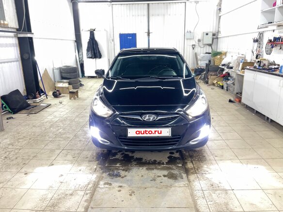 2012 Hyundai Solaris I, чёрный, 890000 рублей - вид 2