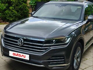 2018 Volkswagen Touareg III, серый, 3900000 рублей, вид 1