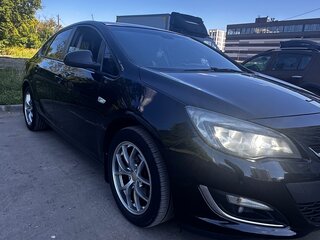 2013 Opel Astra J Рестайлинг, чёрный, 750000 рублей, вид 1