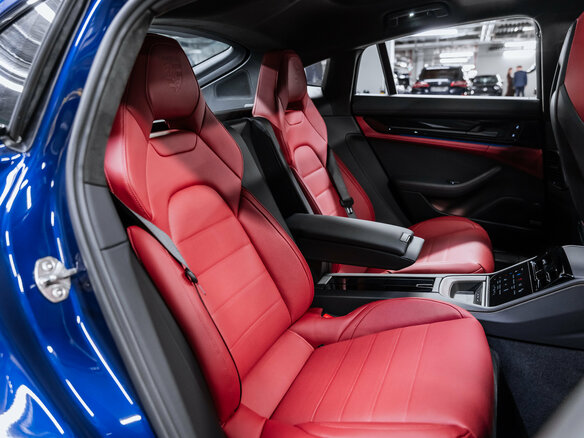 2025 Porsche Panamera GTS III, синий - вид 16