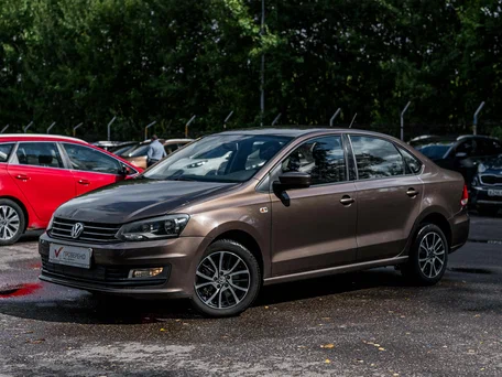 2016 Volkswagen Polo V Рестайлинг, коричневый, 837000 рублей, вид 1