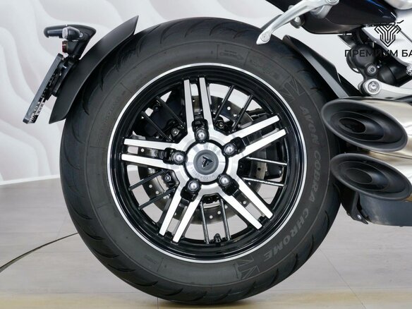2023 Triumph Rocket 3, чёрный, 2249000 рублей - вид 8