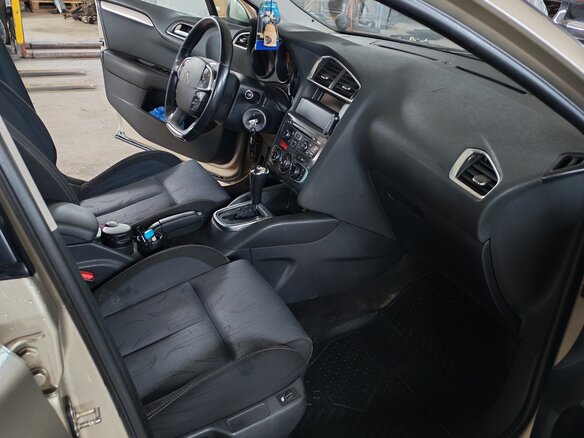 2012 Citroen C4 II, бежевый, 470000 рублей - вид 6