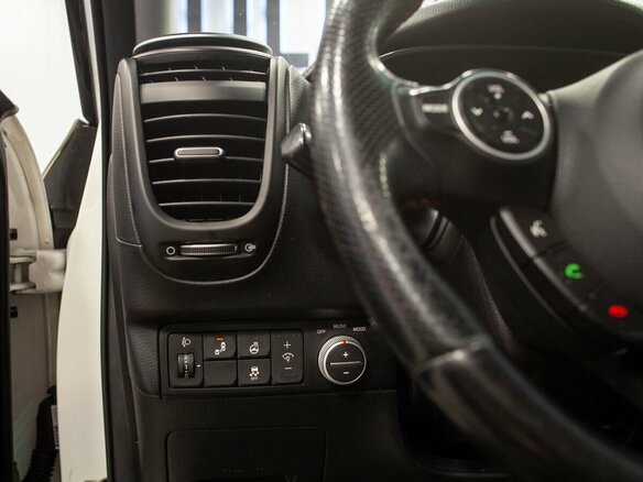 2016 Kia Soul II Рестайлинг, белый, 1560000 рублей - вид 35