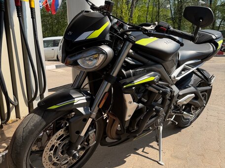 2021 Triumph Street Triple, чёрный, 899000 рублей, вид 1