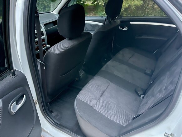 2013 Renault Logan I Рестайлинг, белый, 515000 рублей - вид 16