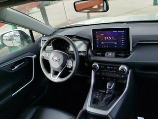 2021 Toyota RAV4 V (XA50), белый, 3500000 рублей, вид 3