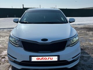 2016 Kia Rio III Рестайлинг, белый, 900000 рублей, вид 1