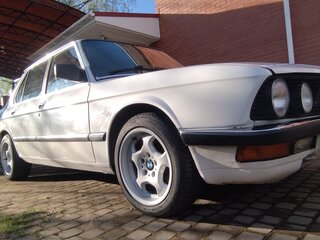 1985 BMW 5 серии 520i II (E28), белый, 500000 рублей, вид 1