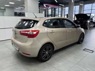 2013 Kia Rio 5-speed III, бежевый, 650000 рублей, вид 5
