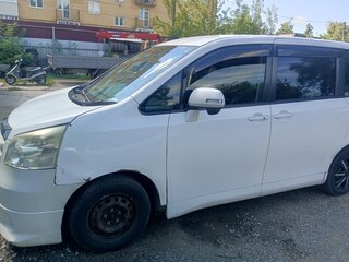 2008 Toyota Noah II (R70), белый, 850000 рублей, вид 3