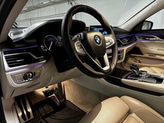 2017 BMW 7 серии Long 740Li xDrive VI (G11/G12), чёрный, 3800000 рублей, вид 4
