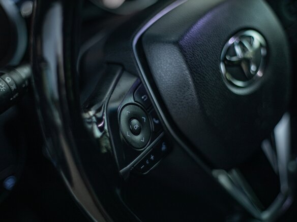2019 Toyota Camry VIII (XV70), белый, 3500000 рублей - вид 20