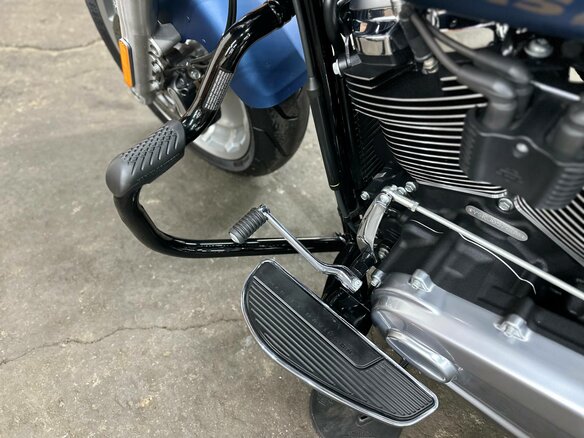 2018 Harley-Davidson Fat Boy, синий, 1990000 рублей - вид 28