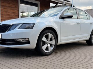 2019 Skoda Octavia III (A7) Рестайлинг, белый, 1600000 рублей, вид 2