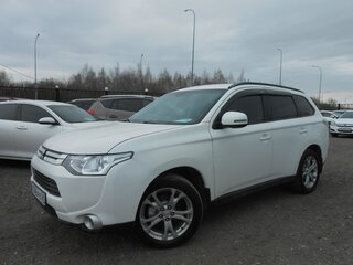 2013 Mitsubishi Outlander III, белый, 1348000 рублей, вид 1