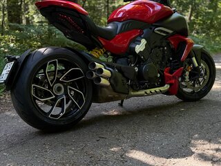 2023 Ducati Diavel V4, красный, 2370000 рублей, вид 4
