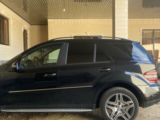 2005 Mercedes-Benz M-Класс 500 II (W164), чёрный, 1100000 рублей, вид 3