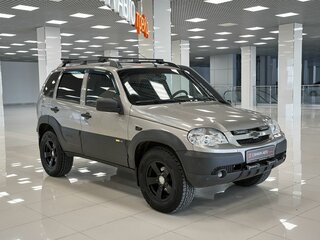 2016 Chevrolet Niva I Рестайлинг, коричневый, 592000 рублей, вид 3