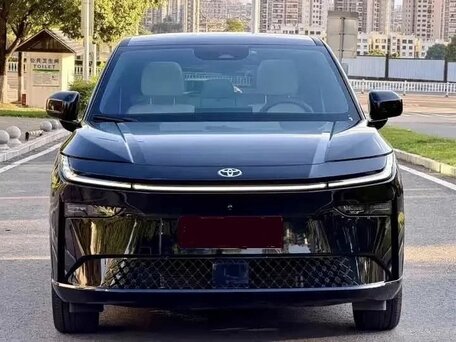 2025 Toyota bZ3X 58.3 kWh, чёрный, 2353000 рублей, вид 2