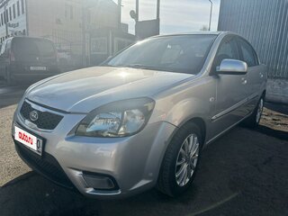 2011 Kia Rio II Рестайлинг, серебристый, 390000 рублей, вид 1