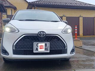 2020 Toyota Sienta II Рестайлинг, белый, 1450000 рублей, вид 2