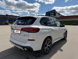 2022 BMW X5 45e IV (G05/G18), белый, 9415000 рублей, вид 4