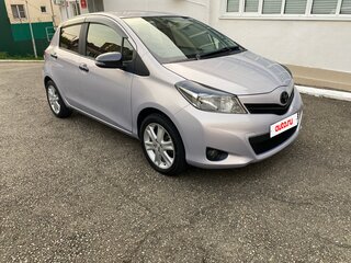 2012 Toyota Vitz III (XP130), серый, 940000 рублей, вид 1