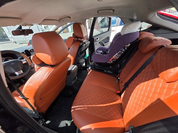 2010 Ford Focus II Рестайлинг, чёрный, 700000 рублей - вид 15