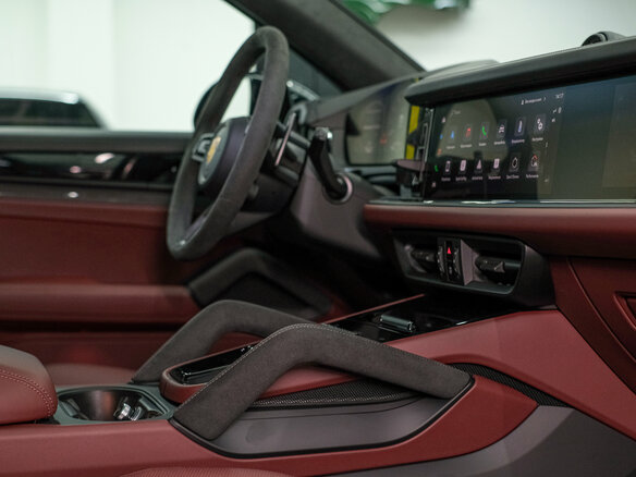 2026 Porsche Cayenne GTS III Рестайлинг, чёрный, 25600000 рублей - вид 28