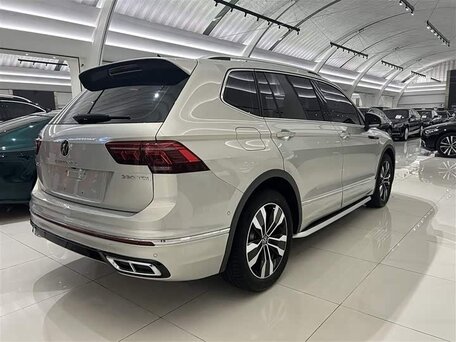 2023 Volkswagen Tiguan L II Рестайлинг (China Market), серый, 2480000 рублей, вид 4