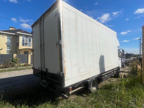 2011 Mercedes-Benz Atego, белый, 3800000 рублей - вид 4