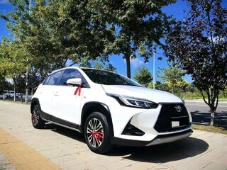 2022 Toyota Yaris L XP150 Рестайлинг, белый, 1380000 рублей, вид 3