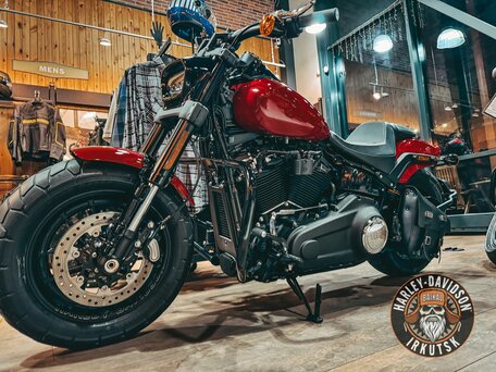 2021 Harley-Davidson Fat Bob, красный, 2050000 рублей, вид 3