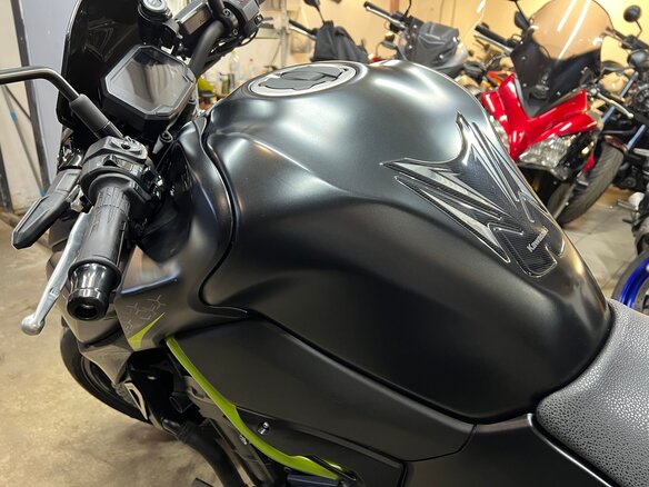 2021 Kawasaki Z 900, серый - вид 13
