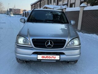 2000 Mercedes-Benz M-Класс 320 I (W163), серебристый, 840000 рублей, вид 2