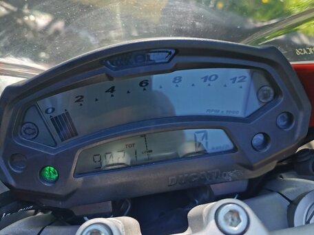 2011 Ducati Monster 1100, красный, 625000 рублей, вид 3
