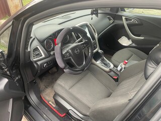 2010 Opel Astra J, чёрный, 600000 рублей, вид 3