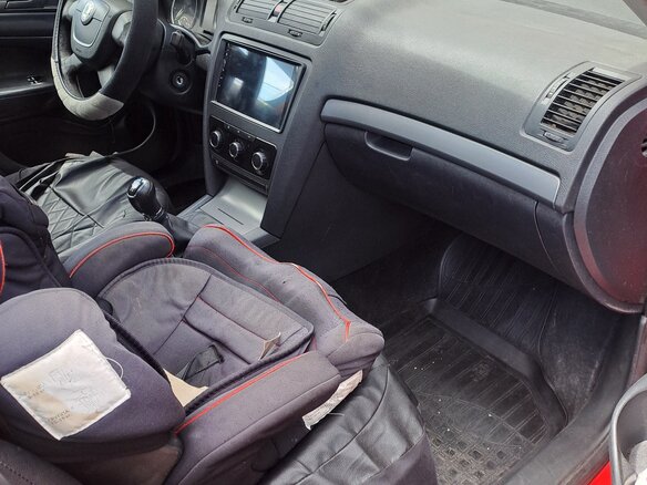 2011 Skoda Octavia II (A5) Рестайлинг, красный, 490000 рублей - вид 3