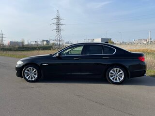 2010 BMW 5 серии 528i VI (F10/F11/F07), чёрный, 2250000 рублей, вид 3