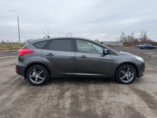 2017 Ford Focus III Рестайлинг, серый, 1180000 рублей, вид 4