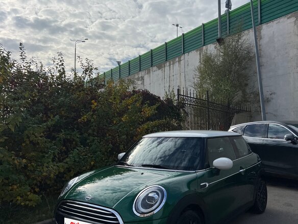 2021 Mini Hatch Cooper III (F55/F56) Рестайлинг, белый, 2500000 рублей - вид 35